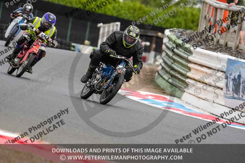 Vintage motorcycle club;eventdigitalimages;mallory park;mallory park trackday photographs;no limits trackdays;peter wileman photography;trackday digital images;trackday photos;vmcc festival 1000 bikes photographs